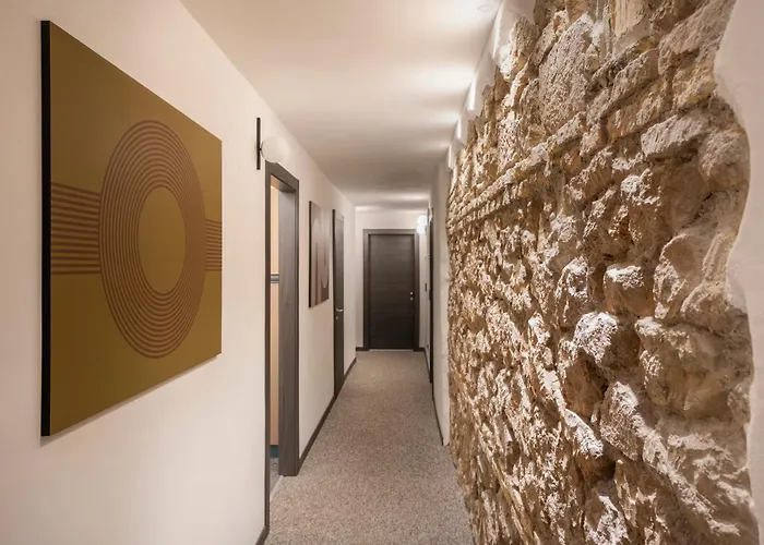 Domus Ancona בית הארחה 4*